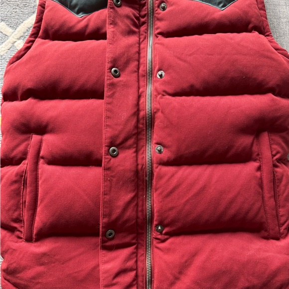 Patagonia Women’s Bivy Vest Down Filled Puffer in Drumfire Red w Mushroom Lining - Picture 12 of 12